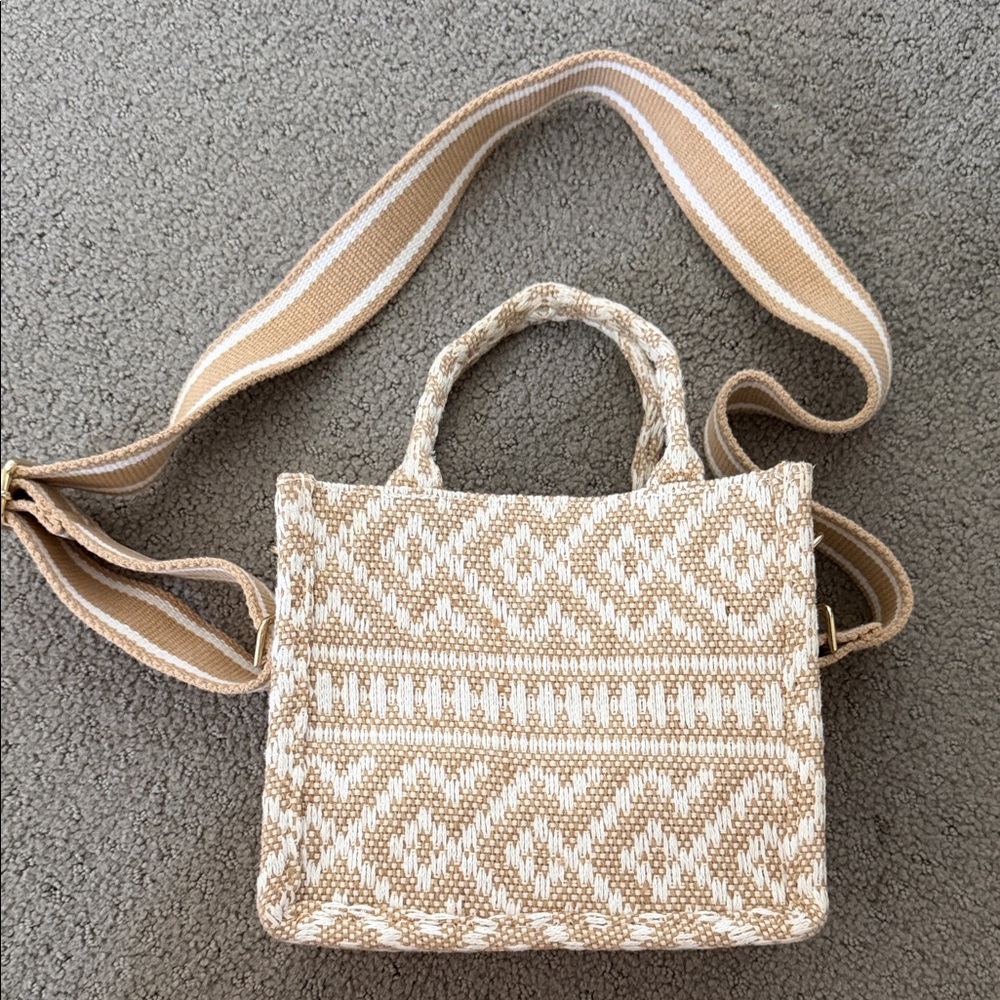 NWOT Woven Straw Crossbody Tote - Beige & Cream